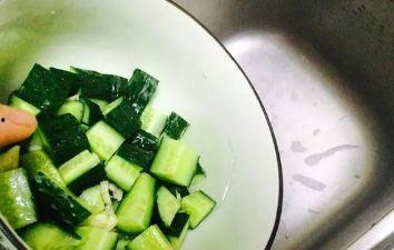 丑瓜凉拌怎么吃,家常美味，简单易学的凉拌食谱